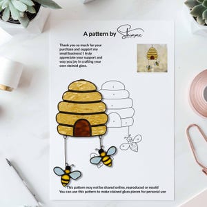 Motif de vitrail attrape-soleil en nid d&#39;abeille (téléchargement PDF)