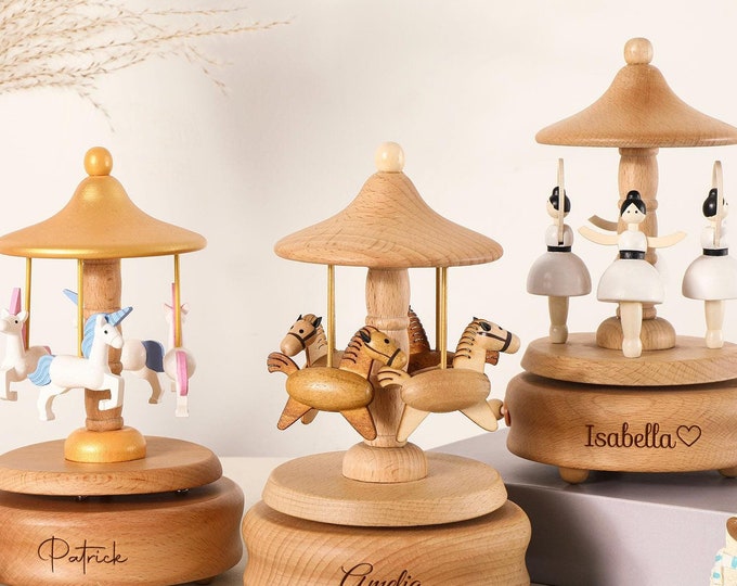 Collectable Vintage Japanese 1950s Lacquer Musical box with