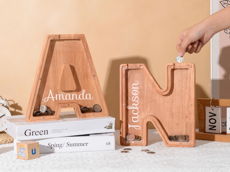 Hucha infantil de madera personalizada con letra, hucha con nombre personalizado, alcancía con letra imagen 1