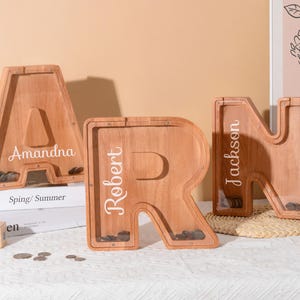 Hucha infantil de madera personalizada con letra, hucha con nombre personalizado, alcancía con letra imagen 2