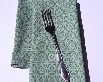 Cloth Napkins ~ Set of 4 ~ 18" Geometric Green Lacey Medallions Cottage Romance Everyday Dinner Cotton Napkin Wedding Hostess Wedding Gift