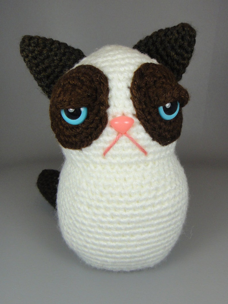 Grumpy Kitty PDF amigurumi crochet pattern image 1