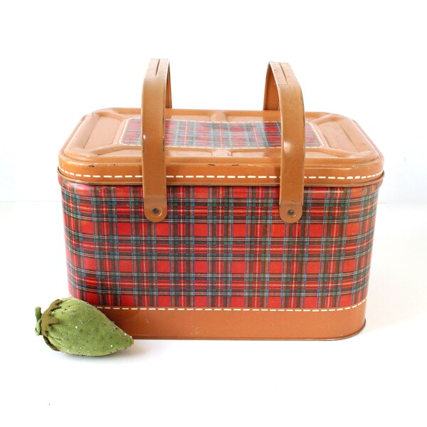 Vintage Plaid Picnic Tin, Retro Picnic Basket, Vintage Plaid, Vintage Home Decor, Vintage Picnic, Retro Style