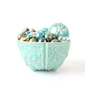 Vintage McCoy Planter, Ivy and Berries, Turquoise, McCoy Ceramic, Vintage Home Decor, Vintage Christmas, Vintage Planter, McCoy Pottery