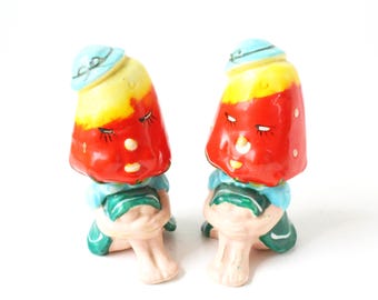 Vintage Anthropomorphic Strawberry Shakers: Kitsch Retro Kitchen Decor