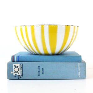 Vintage Cathrineholm Bowl, Yellow and White Stripes, 8&quot; Diameter, Retro Kitchen, Vintage Home Decor, Retro Aesthetic, Sunshine, Enamel Bowl