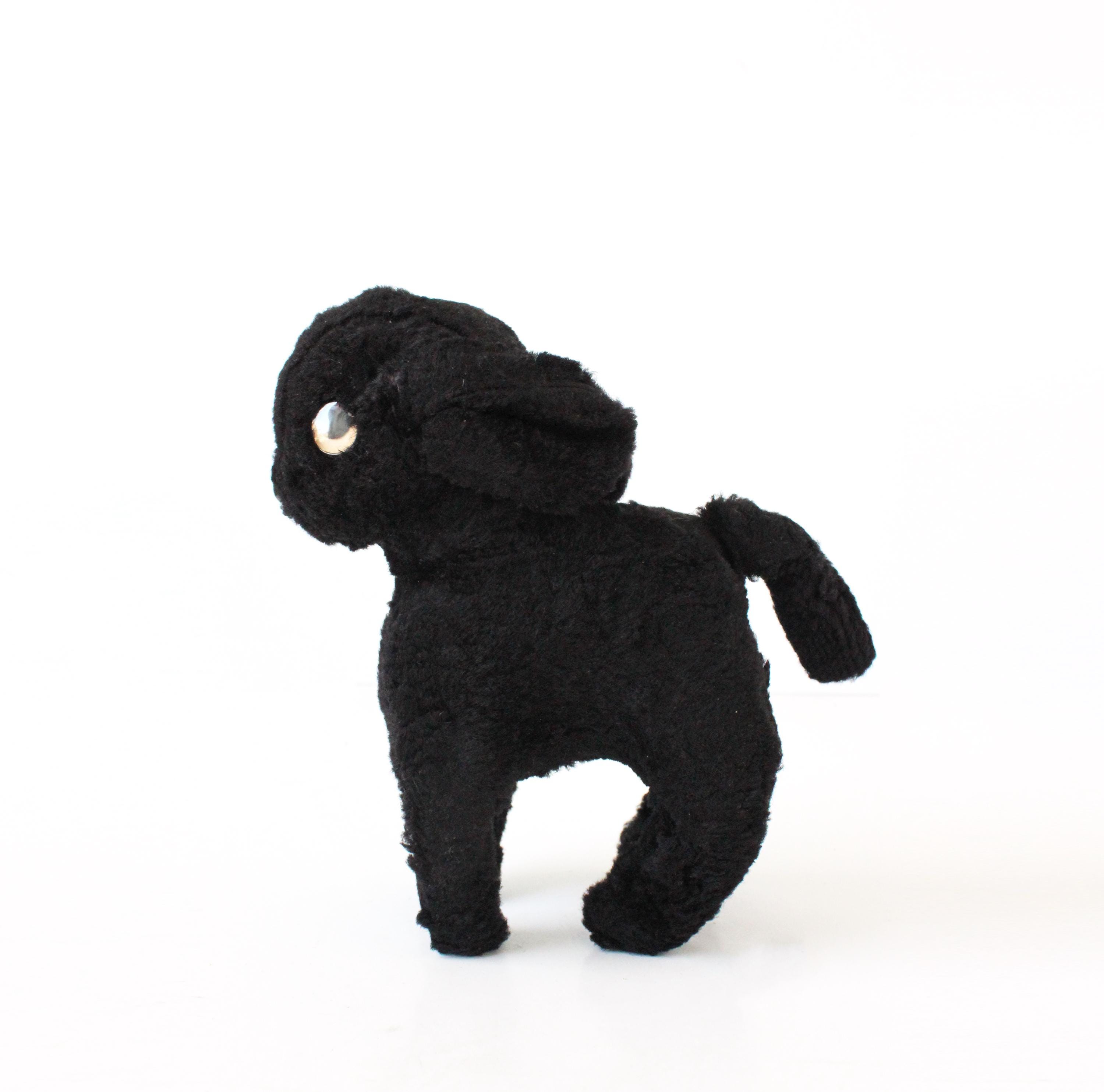 * antique sheep ✵ * ✵ * 黒い小さな 羊さん ヴィンテージの黒い羊のぬいぐるみ：キッチュなレトロな羊のおもちゃ