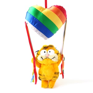 Vintage Dakin Garfield, Rainbow Heart Balloon, Flying High, 1981, Garfield Decor, Retro Home Decor, 80s Gift, Retro 80s, Garfield with Heart
