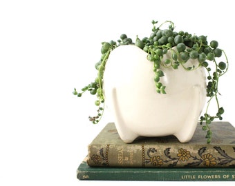 Vintage McCoy Tulip Planter, White McCoy Vase, Nelson McCoy Pottery, Vintage Home Decor, Retro Style, Vintage Garden Decor