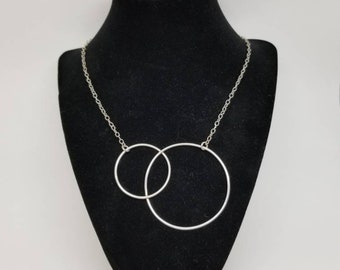 Linked circle necklace