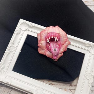 Toothy flower brooch from polymer clay
