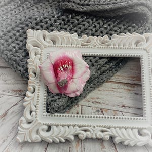 Toothy flower brooch from polymer clay