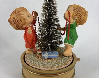 Vntg Hallmark Betsey Clark Melody-Go-Round Christmas Revolving Music Box Kitschy