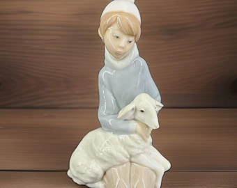 Lladro Figurine 4676 Shepherd Boy with Lamb