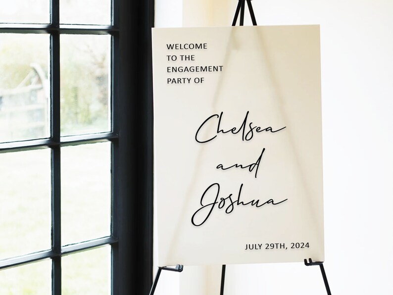 Puede incluir: Un cartel blanco con texto negro anunciando la fiesta de compromiso de Chelsea y Joshua el 29 de julio de 2024.