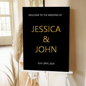 Puede incluir: Un cartel de boda negro con letras doradas que anuncia la boda de Jessica y John el 29 de julio de 2024.