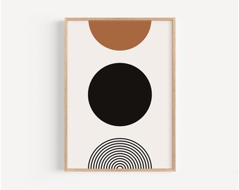 Puede incluir: Impresión artística abstracta en un marco de madera. La obra presenta una media luna marrón en la parte superior, un gran círculo negro en el medio y una semicircunferencia a rayas blancas y negras en la parte inferior, todo sobre un fondo crema.
