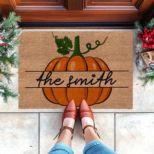 Personalized Pumpkin Doormat, Pumpkin Autumn Door Mat, Thanksgiving Welcome Mat, Custom Name Entrance Mat, Fall Decor, Housewarming Gifts