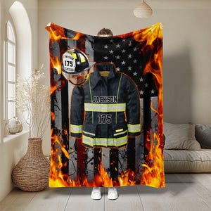 Cobertor de bombeiro personalizado, presente com nome e número personalizados para bombeiro, cobertor fino de linha vermelha para bombeiro, presentes para bombeiro