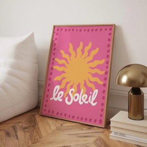 Arte imprimible de Le Soleil, ilustración de sol bohemio, póster rosa preppy, arte veraniego con tipografía francesa, decoración estética de casa de playa, impresión de sol