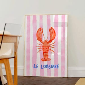 Arte mural con rayas rosas y estampado de langosta, póster de langosta roja, impresión de arte costero de moda, impresión de mariscos del océano, arte digital de acuarela francesa