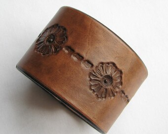Daisy Chain in Brown - Tooled Wide Leather Wristband