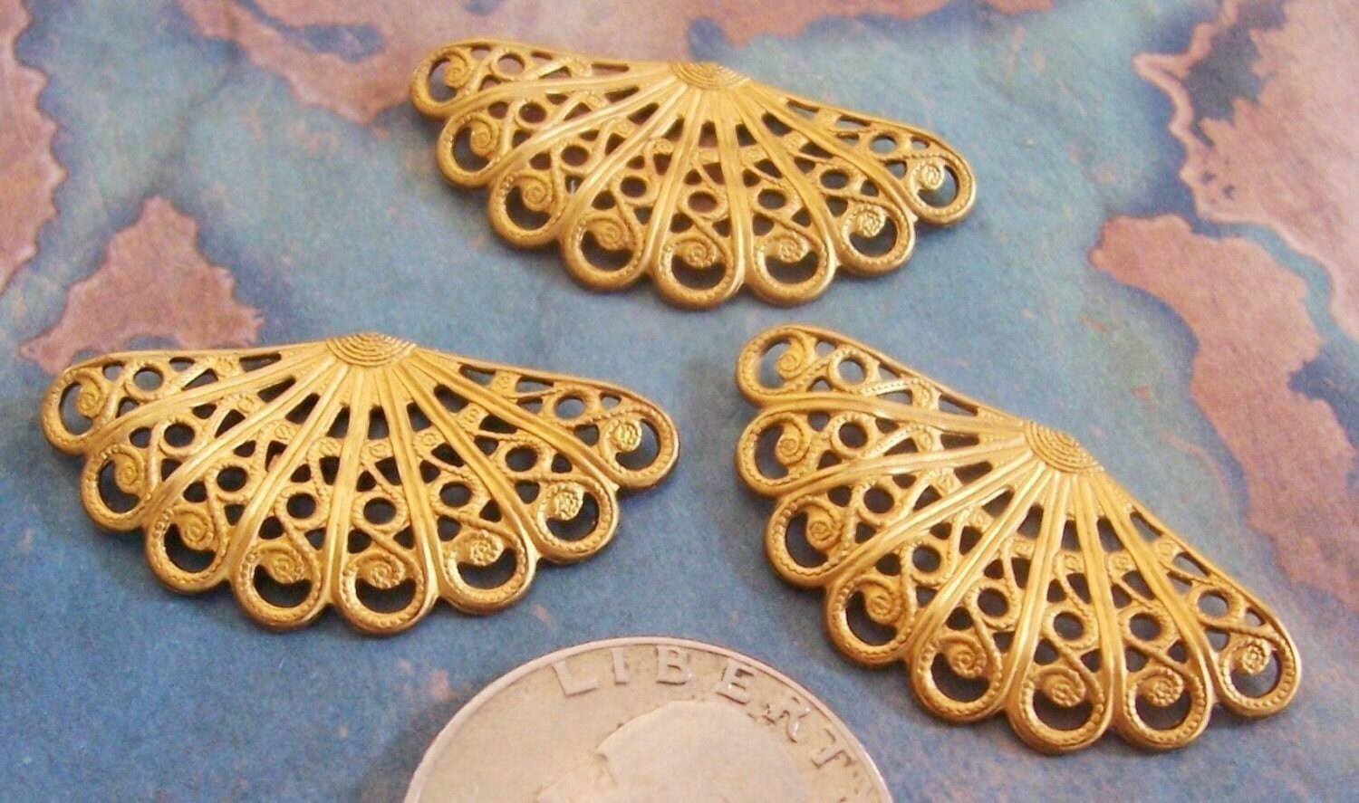 Par Brass Flgree Heart Chandeler Fndngs - Etsy