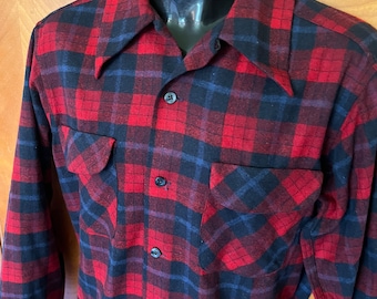 Vintage 1960’s men’s Pendleton wool board red plaid shirt top loop under color button to flat pockets size medium