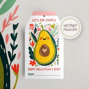 Valentinstag Geschenkanhänger Lets Avo Cuddle Geschenkanhänger zum Valentinstag druckbare süßes lustiges Wortspiel Avocado Happy Valentines Day Instant Download
