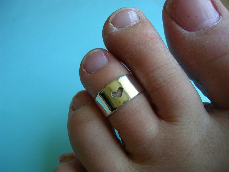Argentium Silver 935 Cut Out Heart Design Sterling Silver Wide Heart Toe Ring