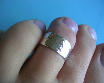 Hammered Sterling Silver Toe Ring – Wide Band Shimmer Ring