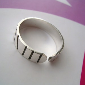 Sterling Silver Toe Ring Modern oxidized Stripe Design with high polished finish image 2