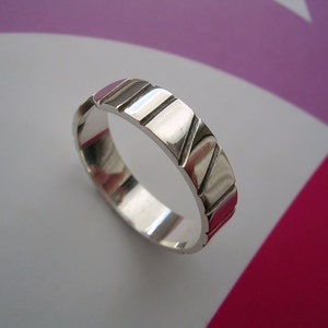 Sterling Silver Toe Ring Modern oxidized Stripe Design with high polished finish image 3