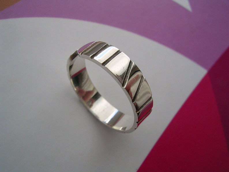 Sterling Silver Toe Ring Modern oxidized Stripe Design with high polished finish image 3