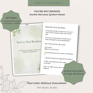 以下が含まれることがあります： 「You're Not Broken」というタイトルのデジタルガイドがタブレットに表示され、神経系の調整に関するテキストが記載されています。10ページのワークブックが含まれています。表紙は薄緑色で、花のアクセントが付いています。このガイドは、圧倒されることなく落ち着いた気分になるのに役立つことを約束します。