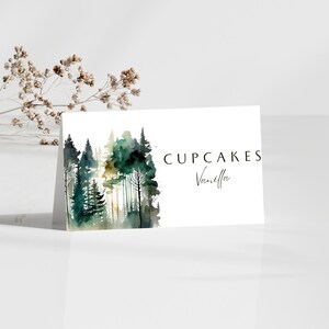 Cartões de lugar para aniversário de três jovens selvagens - comida - montanhas e aventura, placas de 3ª idade, árvores ao ar livre, modelo editável no Canva, tenda dobrável - YW3M
