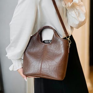 Sac en cuir élégant pour femmes/sac à bandoulière pour fille/sac à bandoulière en cuir/grand sac à main pour femme/sac à main en cuir avec fermeture éclair mode pour femme/cadeau pour elle