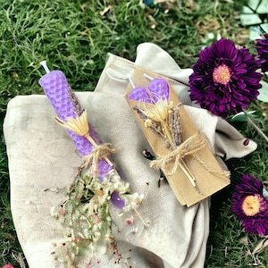 Caja de 4 VELAS color morado de CERA de ABEJA