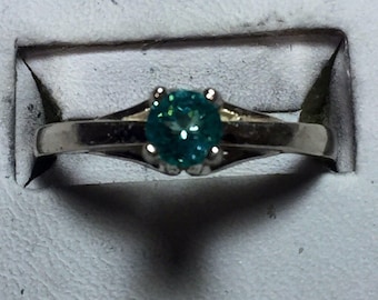 Small apatite and silver ring