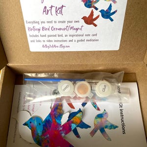 Kit artistique d'ornements d'oiseaux réparés Kintsugi - créez une peinture originale pour honorer votre personnalité forte et belle. Méditation guidée incluse