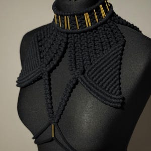 Spalline in macramè con frange nere — Girocollo fatto a mano in cotone