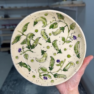 Handbemalter Erbsen-Salatteller, Florale Steingutschüssel, Keramikgeschenk, lebensmittelecht, handgefertigter Erbsen-Tiefer Salatteller