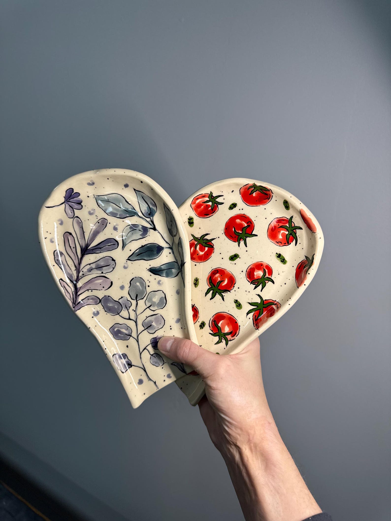 Tomato spoon rest, ceramic spoon holder, nature kitchen decor, unique table accessories, gift for mom, handpainted kitchenware - Tomato spoon rest