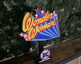 Wonder Woman classic light with base
