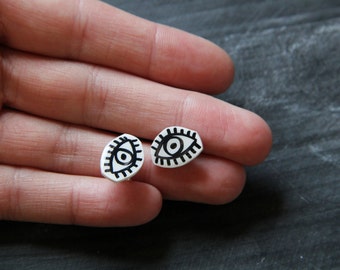 Eyeball Resin Coated Earrings / Spooky Goth Earrings