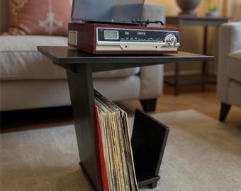 Supporto in legno per giradischi con vano portaoggetti: espositore per giradischi e organizer per dischi in rovere.