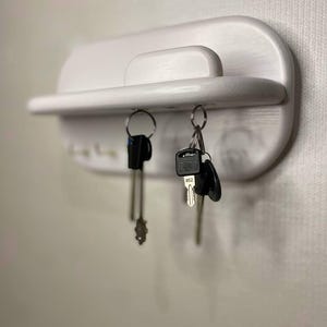 Key holder for wall/wooden wall-mounted key holder in the hallway/modern wooden clothes hanger/wooden key holder with shelf on the wall