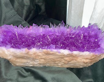 Candela in geode di ametista, candela in cristallo viola fatta a mano, profumo di eucalipto, cera di paraffina e gel, regalo unico per la casa.