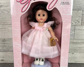 Ginny Vogue Doll Brunette 8 Inch NRFB Sunday Collection