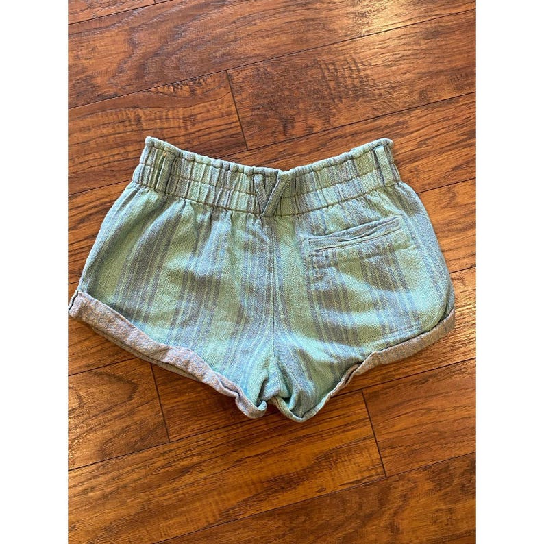 Pantalones cortos Free People Solar Flare Baja a rayas verdes y azules, talla M, estilo bohemio. imagen 7